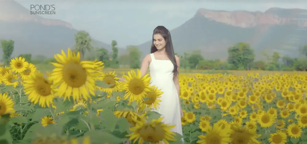 Pond's Non Oily Sunscreen Tara Sutaria