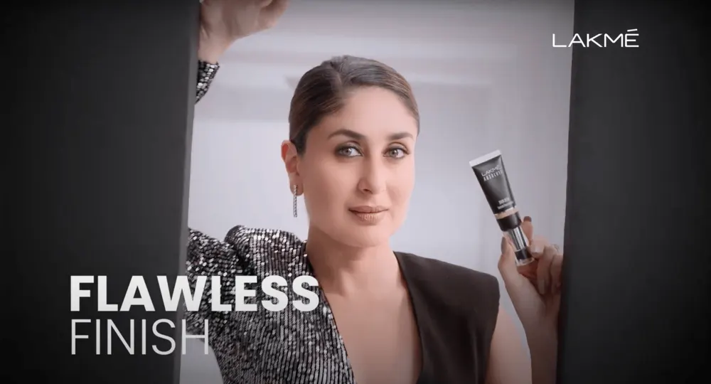Lakme Skin Dew Serum Foundation Kareena