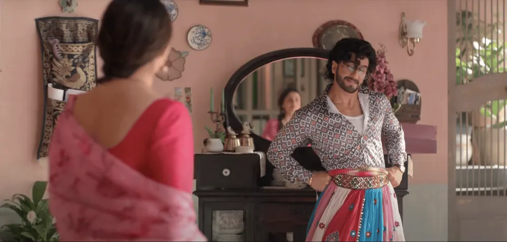 MakeMyTrip #AankhenKhulJayengi Ranveer & Alia 1