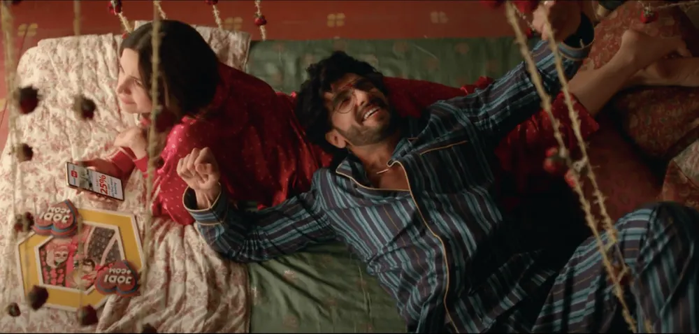 MakeMyTrip #AankhenKhulJayengi Ranveer & Alia 2