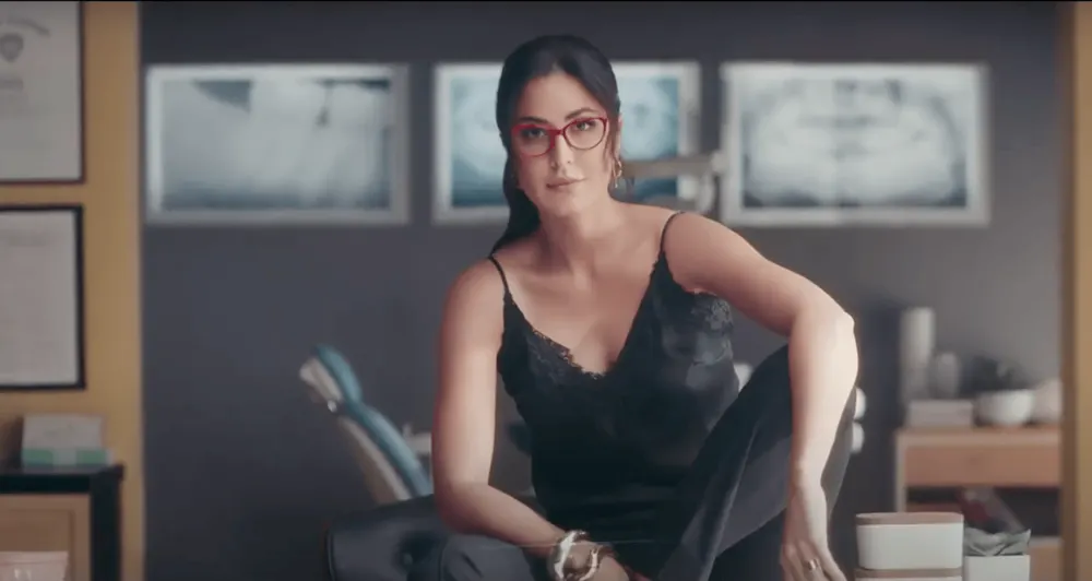 Lenskart Katrina wants to know #howdoilook!