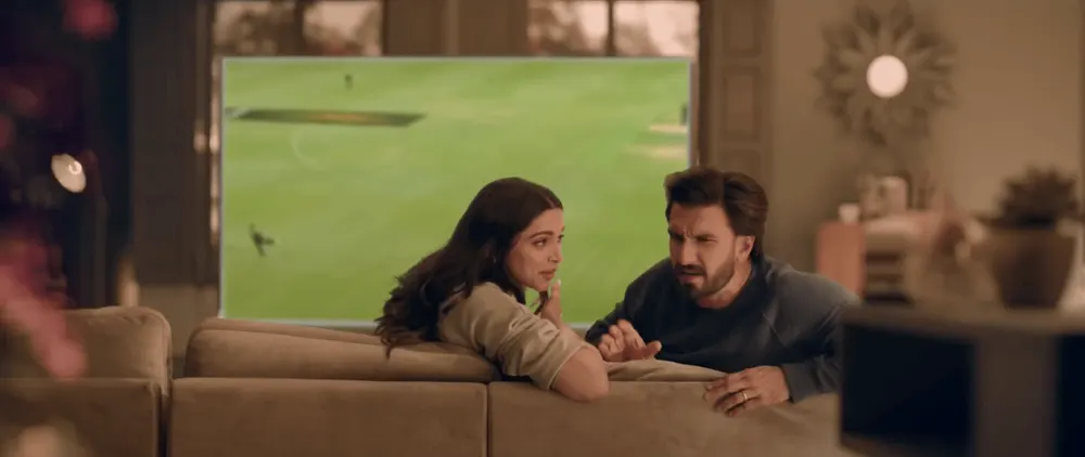 Lloyd ULED TV Ranveer & Deepika