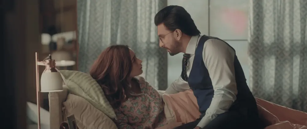MakeMyTrip Airport Home - Ranveer & Alia